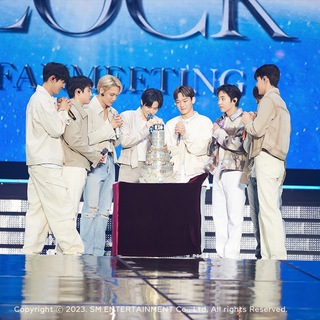 EXO ◑ GALLERY