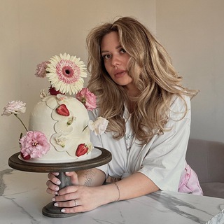 CAKES BY JULIA