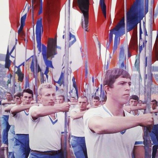 МИР СОВЕТСКОЙ МОЛОДЁЖИ