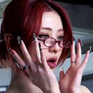HUH YUNJIN | LE SSERAFIM